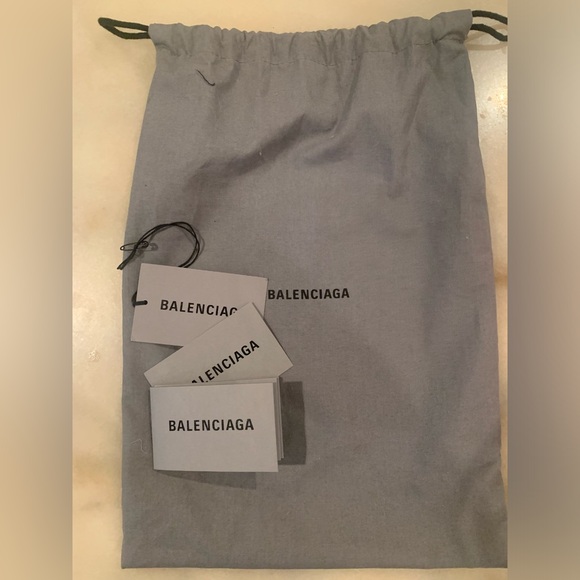 SOLD BALENCIAGA
Wheel XS Drawstring Bucket Bag Pink - Picture 7 of 11